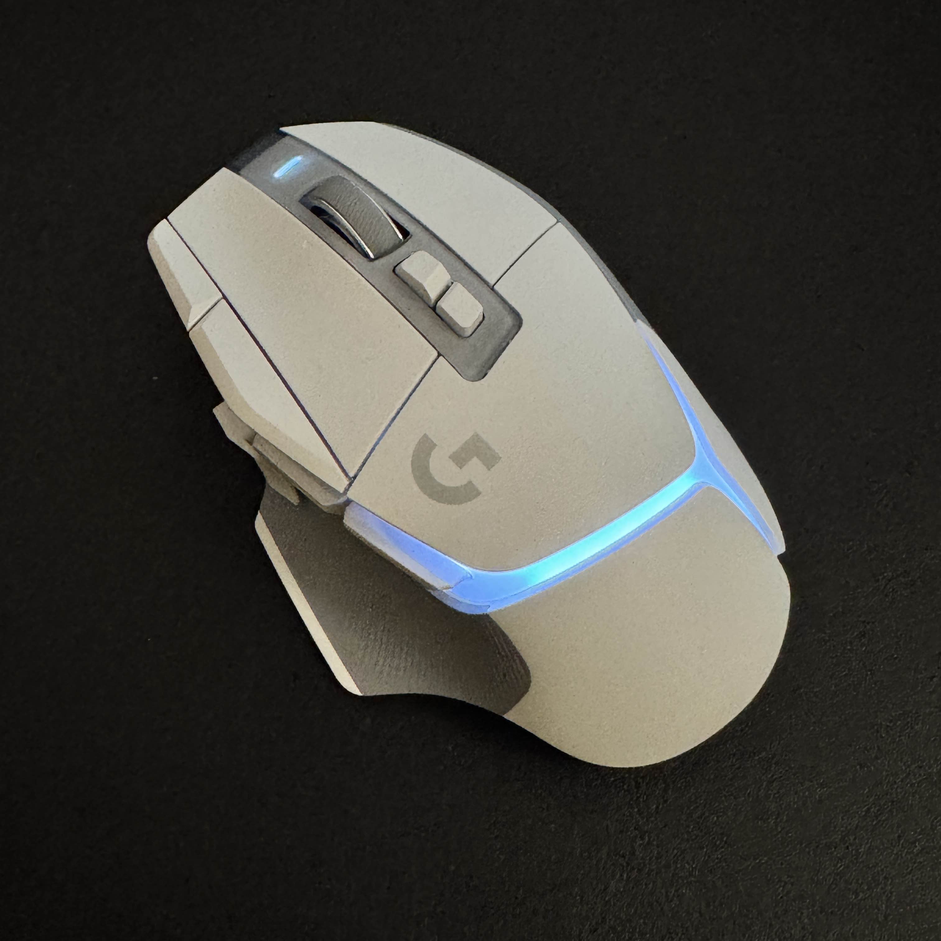 This is the mouse in idle mode, which activates when the mouse hasn't been moved or clicked in a few minutes. The lighting changes colours to this from the default that the user set. I found it interesting how the lighting changes specifically for idle mode since other light-up devices don't have such a setting, other than phones, computers, and tablets.