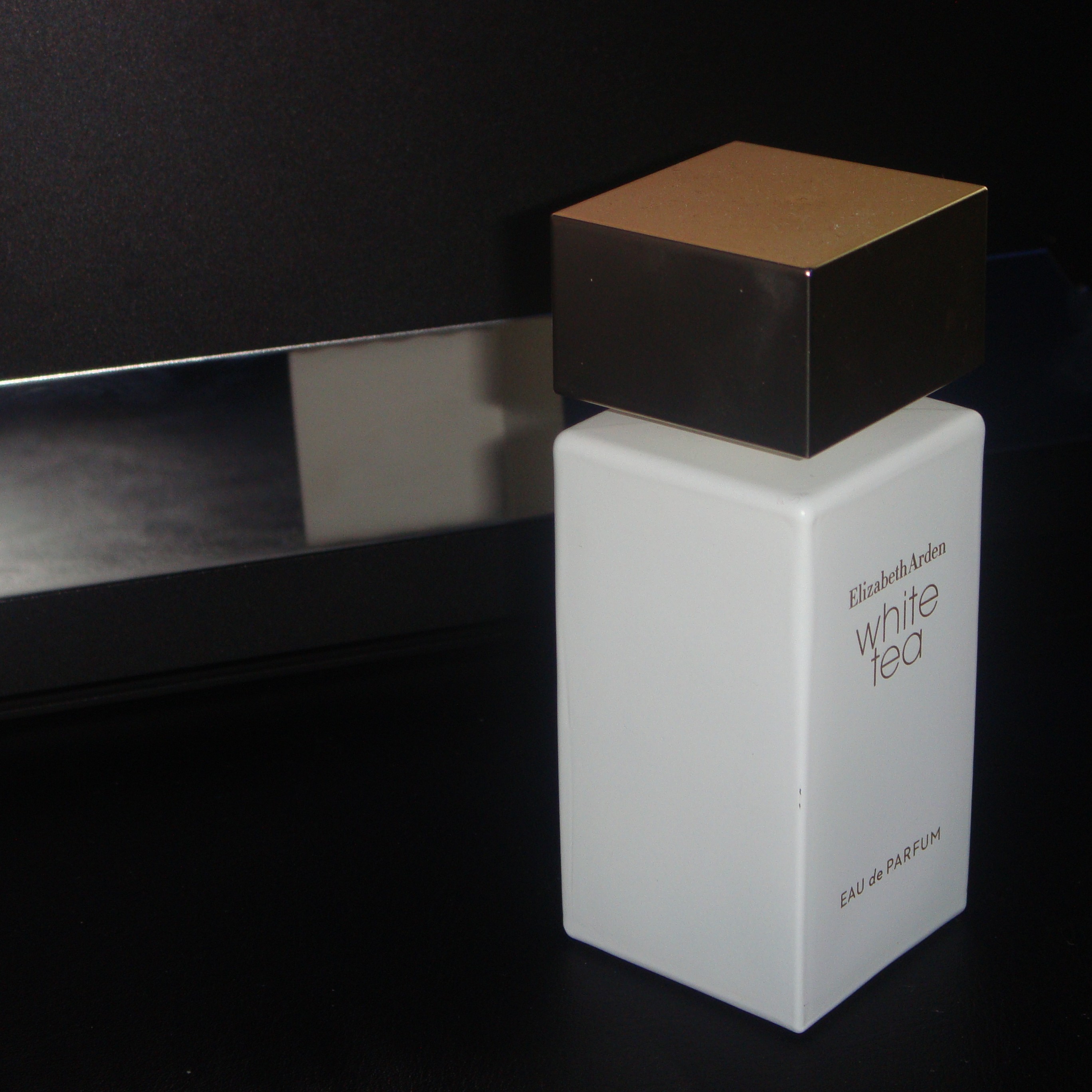 My first perfume I bought for myself with my own hard earned money. This bottle of White Tea by Elizabeth Arden was my go-to in Grade 11.